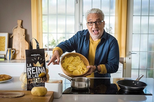 El actor y humorista leonés Leo Harlem es la nueva imagen de la empresa de patatas Meléndez con sede en Medina del Campo (Valladolid). / LA POSADA.